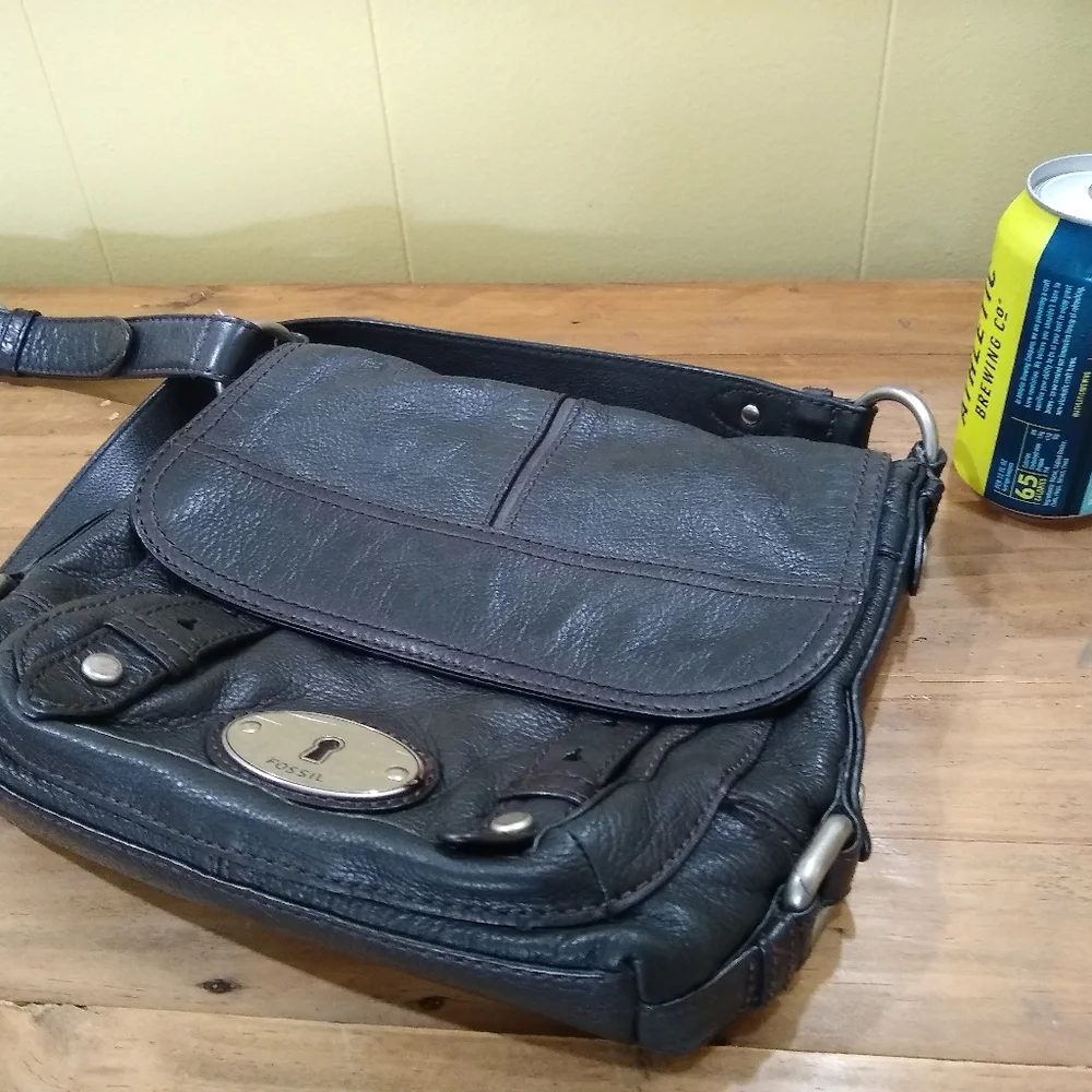 Fossil Maddox Black Leather Medium Crossbody Bag. Very good used condition. On - Picture 2 of 13